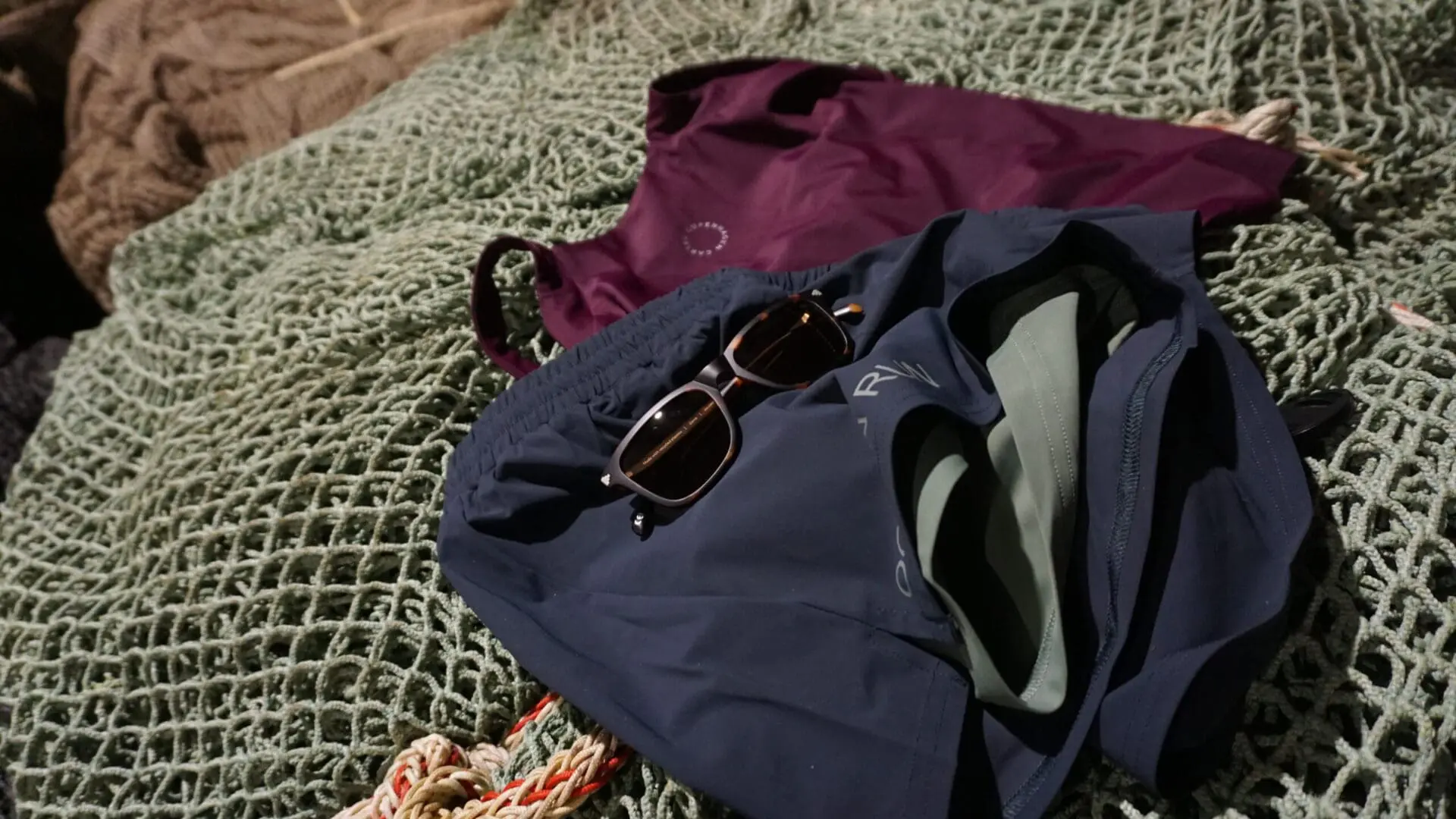 Gamle oppdrettsnøter blir til alt fra badedrakter til bildeler.